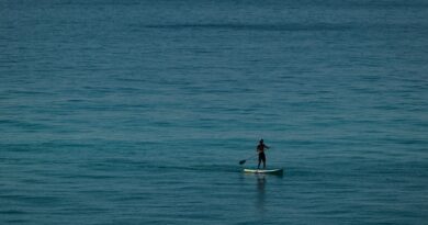 Jak szybko nauczyć się pływać na desce SUP?