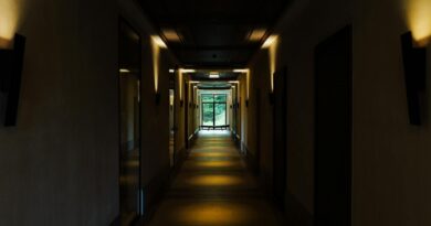 Elastyczna odbojnica samoprzylepna na ścianę FLAT – kiedy i gdzie warto ją zastosować?